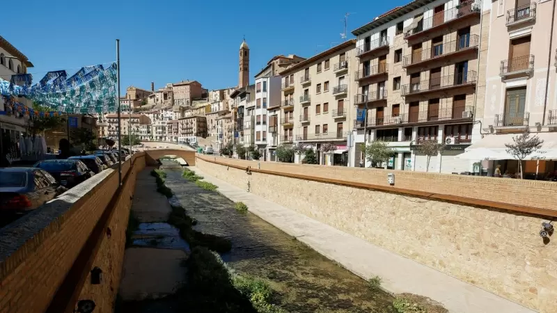 Vista del río Queiles a su paso por la localidad de Tarazona, a 25 de septiembre de 2023