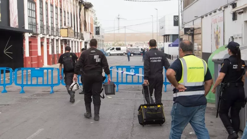 Agentes de la Policía Científica y Forenses trabajan en la investigación en las discotecas Teatre y La Fonda de Murcia, a 4 de octubre de 2023.