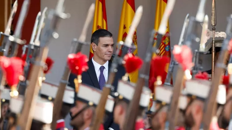 El presidente del Gobierno en funciones, Pedro Sánchez, durante el desfile del Día de la Fiesta Nacional en Madrid. REUTERS/Juan Medina