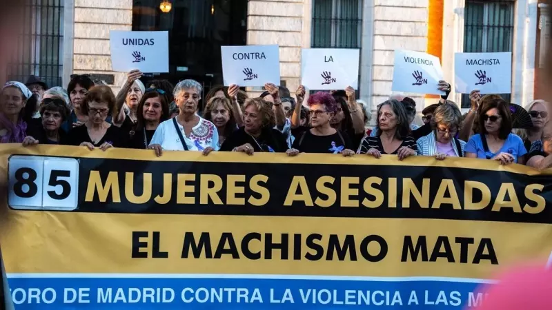 Decenas de personas durante una concentración contra la violencia machista en la Puerta del Sol de Madrid, a 25 de septiembre de 2023.