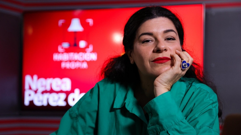 Nerea Pérez de las Heras en un momento durante la entrevista para 'Habitación Propia' en la redacción de 'Público'.