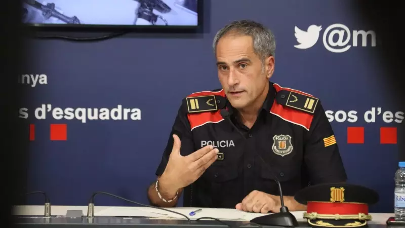 L’intendent David Sánchez, sotscap de la Comissaria General d’Informació, en roda de premsa
