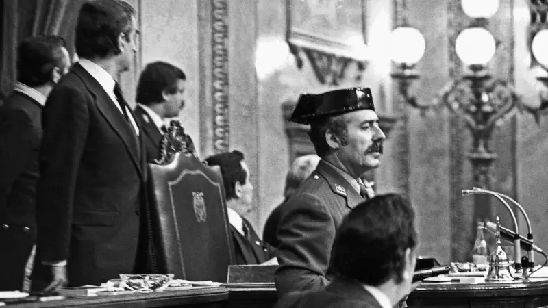 Antonio Tejero accede al Congreso de los Diputados en el golpe de Estado fallido del 23 de febrero de 1981.