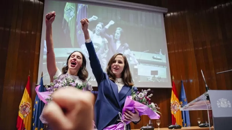 Las números uno y dos de Podemos, Ione Belarra e Irene Montero, este martes en el Ministerio de Derechos Sociales.Mateo Lanzuela / Europa Press