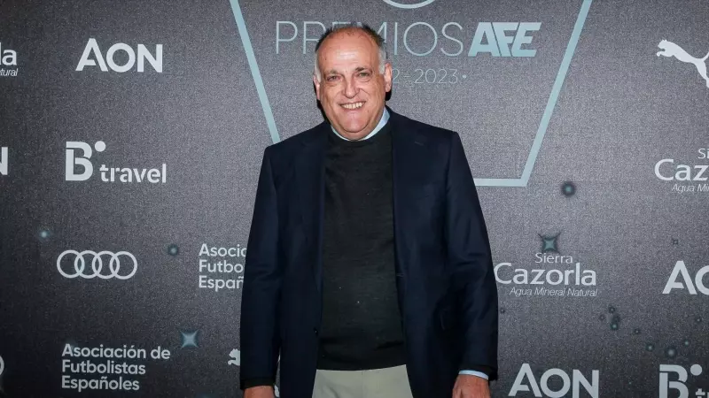 El presidente de LaLiga, Javier Tebas, posa durante los premios de la AFE en el Real Casino de Madrid el 6 de noviembre de 2023.