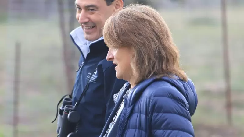Teresa Ribera y Juan Manuel Moreno Bonilla, en Doñana.