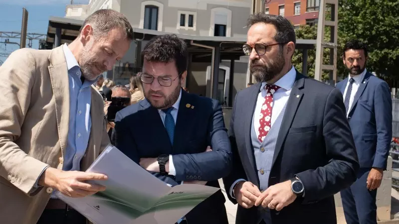 El presidente de Adif, Ángel Contreras, visita la estación de Renfe de Gavà, a 8 de mayo de 2023, en Barcelona.