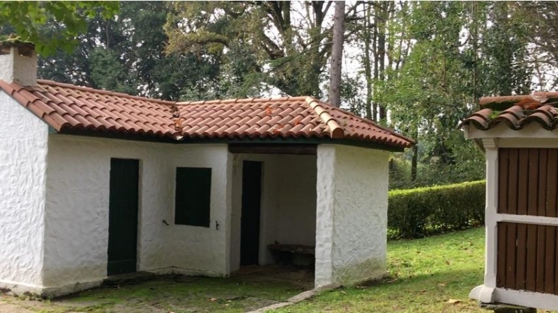 29/11/23 'O Paciño', la casa de juegos a escala natural que Franco ordeno construir para su hija Carmen en los jardines del Pazo de Meirás.