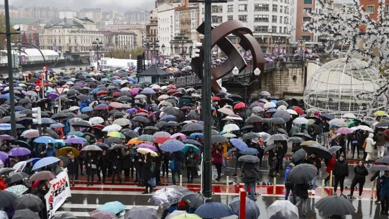 Un momento de la manifestación que ha recorrido las calles de Bilbao, Euskadi, a 30 de noviembre de 2023.
