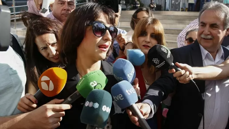 Juana Rivas, ante los medios, durante la celebración del juicio por sustracción de sus hijos, en Granada, el 14 de junio de 2018