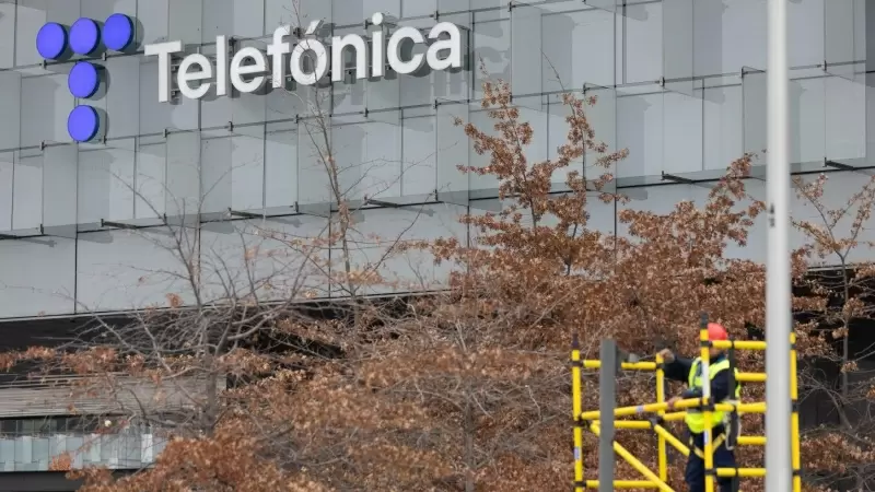 Fachada de la sede de Telefónica, en Madrid. E.P./Eduardo Parra