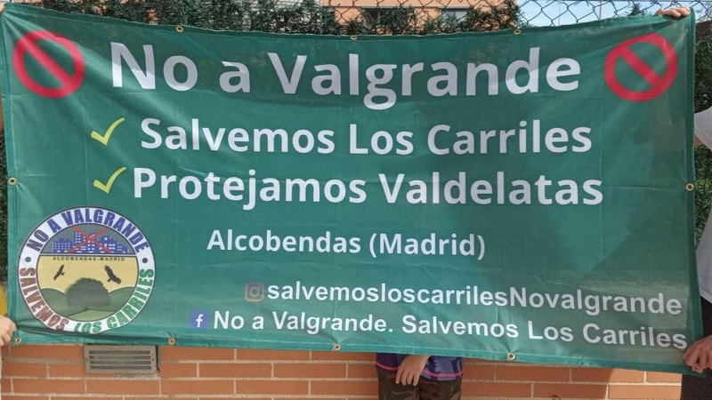 Pancarta de la plataforma ciudadana Salvemos Los Carriles.