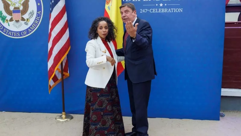 La Embajadora de EEUU en España, Julissa Reynoso, junto al ministro de Agricultura, Luis Planas, en Las Ventas, a 28 de junio de 2023, en Madrid.