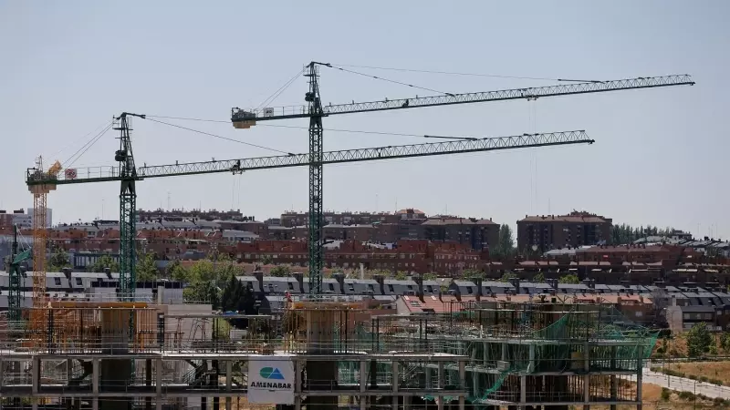 Edificios de viviendas en construcción en la zona norte de Madrid. REUTERS/Andrea Comas