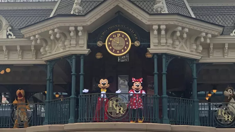 Imagen de archivo de Mickey y Minnie Mouse en Disney Land París, a 15/7/2020