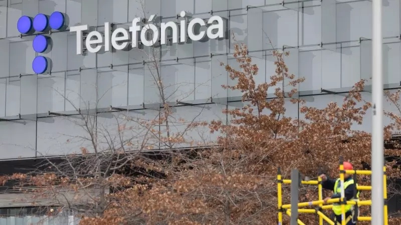 03/01/24. Vista de la sede de Telefónica, a 28 de noviembre de 2023, en Madrid (España).