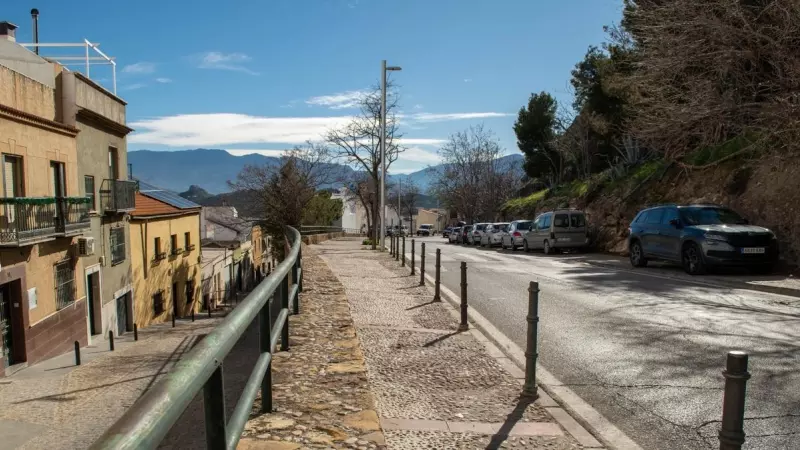Carretera de circunvalación en Jaén, donde se investiga el secuestro de una mujer y su hija.