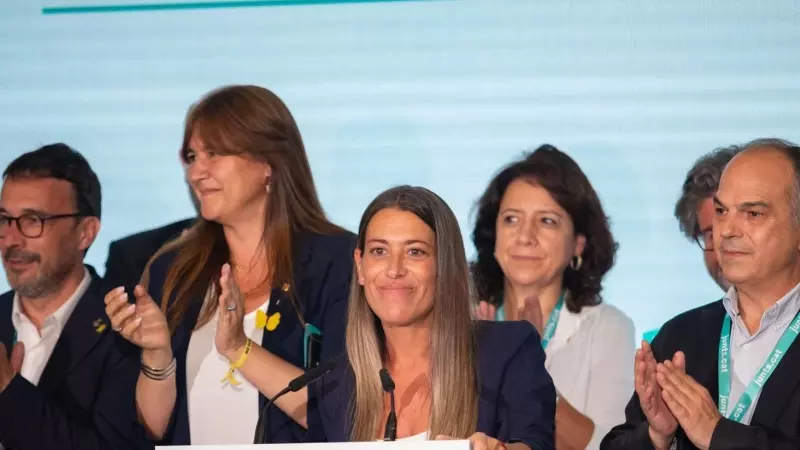 De izquierda a derecha, Josep Rius, Laura Borràs, Míriam Nogueras y Jordi Turull, durante el seguimiento de la jornada electoral, a 23 de julio de 2023, en Barcelona.