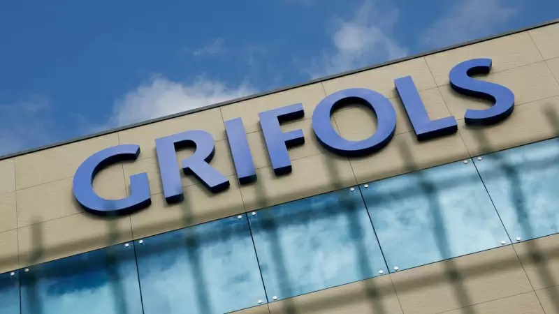 El logo de la farmacéutica Grifols en sus instalaciones en Parets del Vallès, al norte de Barcelona. REUTERS/Albert Gea