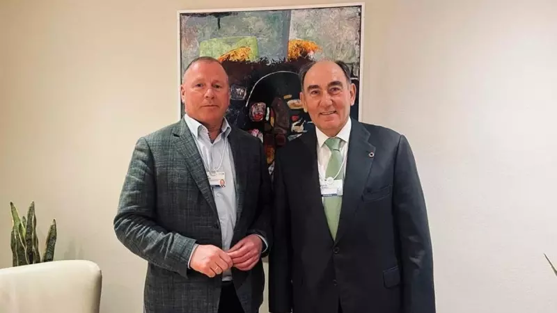 El presidente de Iberdrola, Ignacio Sáanchez Galán (d.), con el consejero delegado de Norges Bank, Nicolai Tangen  (i.), reunidos en el Foro de Davos.