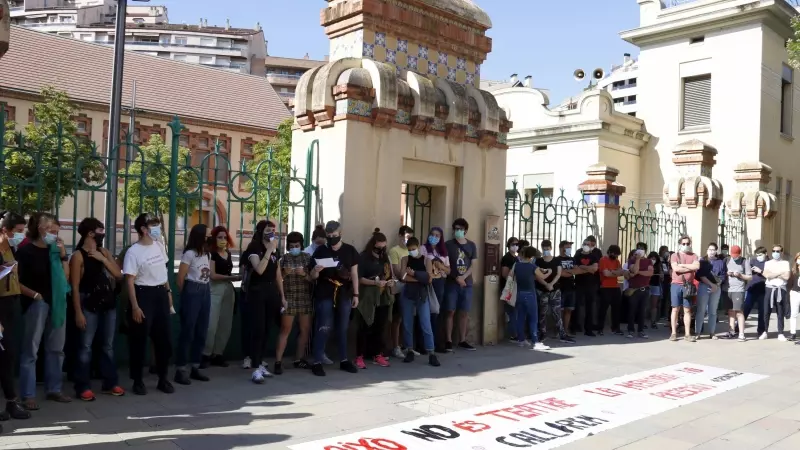 Una setantena de persones concentrades contra els abusos sexuals denunciats a l'Aula de Teatre de Lleida, en una imatge d'arxiu