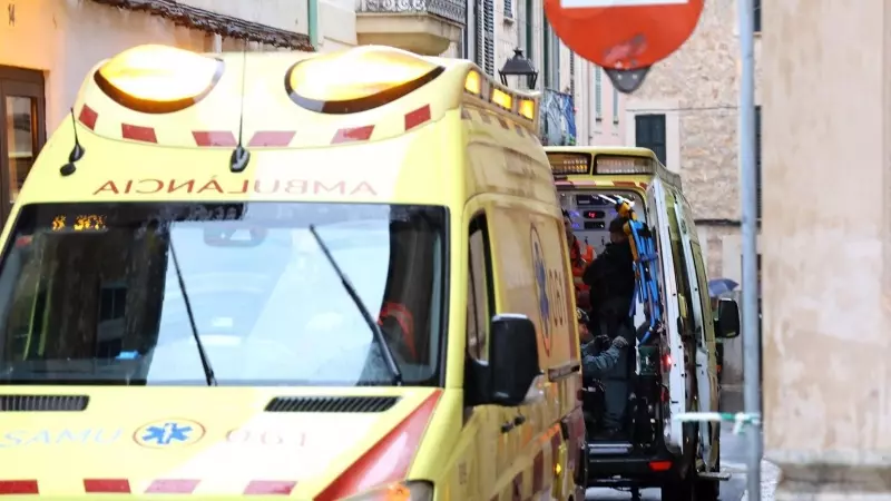 Imagen de archivo de varias ambulancias en Sóller, Mallorca, Baleares (España).