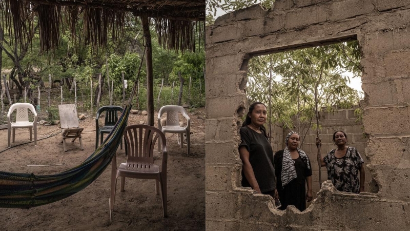 A la izquierda, espacio colectivo tradicional fuera de las casas en la Comunidad Wayu El Espinal. En la derecha, Dilvania (42), Nellys Beatriz (45), Yolanda Cecilia(51), en su antigua casa de la familia de la comunidad Wayu ' El Espinal' abandonada a caus