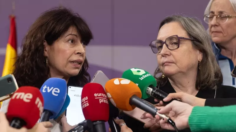 La ministra de Igualdad, Ana Redondo (i), atiende a medios tras reunirse con CIMA, la Asociación de mujeres cineastas y de medios audiovisuales, en el Ministerio de Igualdad, a 5 de febrero de 2024, en Madrid (España). La CIMA, Asociación de Mujeres Cinea