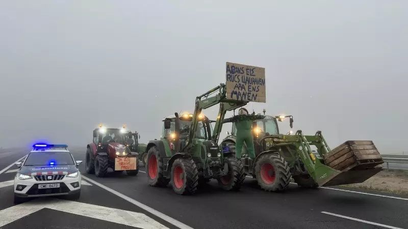 Tractors en una marxa lenta a Ponent