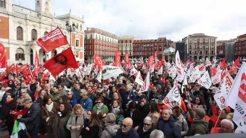 Miles de personas se manifiestan en Valladolid contra el PP y Vox, a 10 de febrero de 2024.