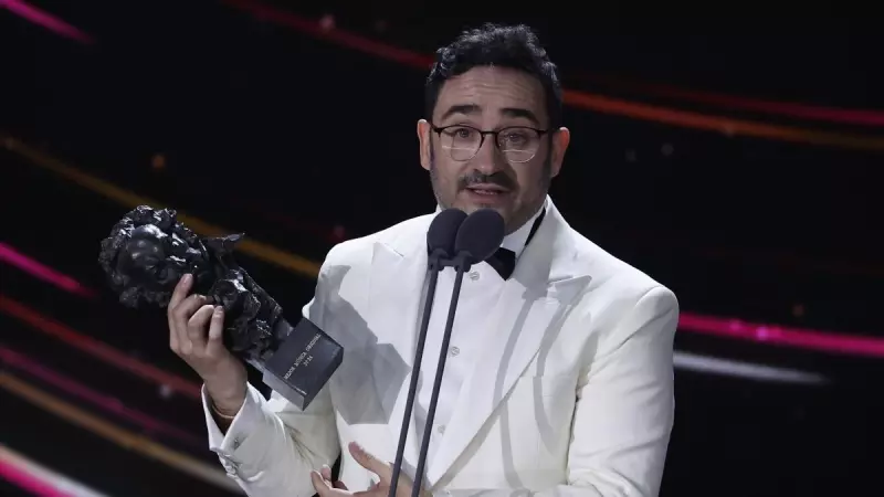 Juan Antonio Bayona, director de la película 'La sociedad de la nieve', en la gala de los Premios Goya.