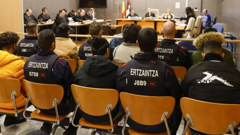 13-2-24 - Imagen del juicio a siete hombres que han sido condenados por la brutal paliza a un joven que quedó en estado vegetativo, en la Audiencia de Bizkaia, a 13 de febrero de 2024.