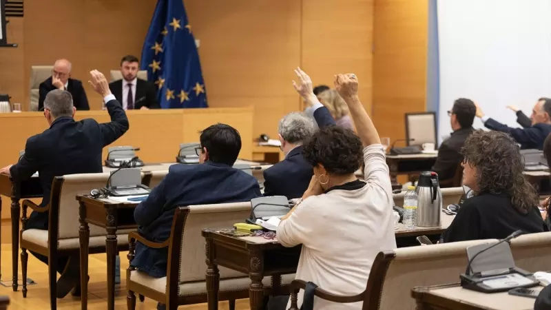 7/3/24 - Votación a favor del acuerdo sobre la ley de amnistía, durante una Comisión de Justicia, en el Congreso de los Diputados, a 7 de marzo de 2024, en Madrid.