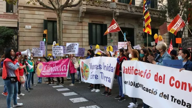17/10/2021 - Manifestació del 2021 a Barcelona de treballadores de la llar i de les cures.