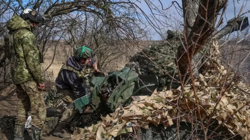 Tropas ucranianas realizan maniobras en Bajmut, cerca de Donetsk, a 8 de marzo de 2024.