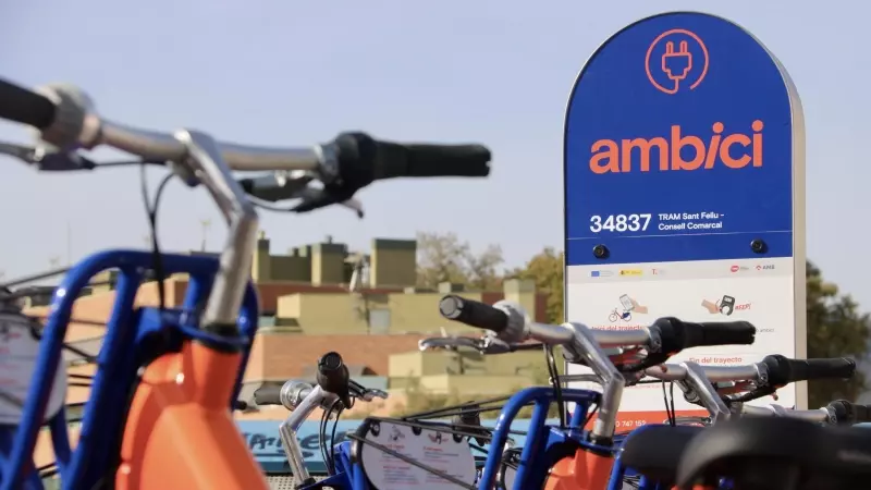 Bicicletes aparcades al servei AMBici de Sant Feliu de Llobregat
