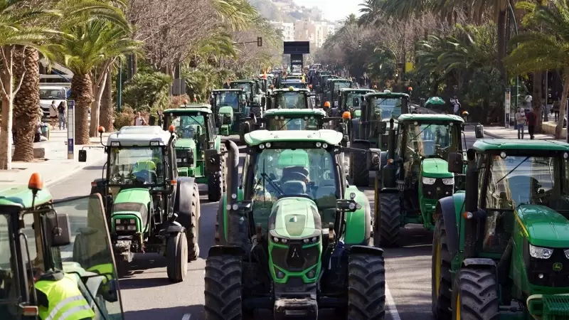 Cientos de agricultores se concentran a finales de febrero como protesta en el Paseo del Parque de Málaga.