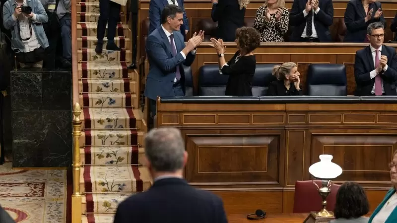 El presidente del Gobierno, Pedro Sánchez, junto a la vicepresidenta primera, María Jesús Montero, en el Congreso el pasado 21 de marzo. A su lado, la vicepresidenta segunda, Yolanda Díaz.