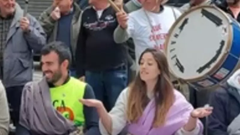 Agricultores recrean la última cena durante su protesta en Zaragoza