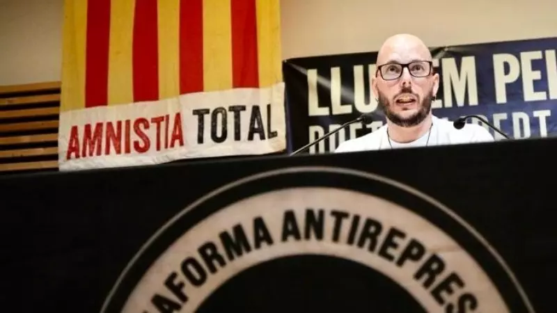 2022 - L'activista Adrián Sas intervé en un acte de suport.