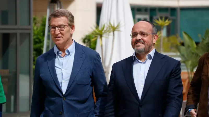 Alberto Núñez Feijóo, president del PP, i Alejandro Fernández, candidat del PPC a les eleccions.