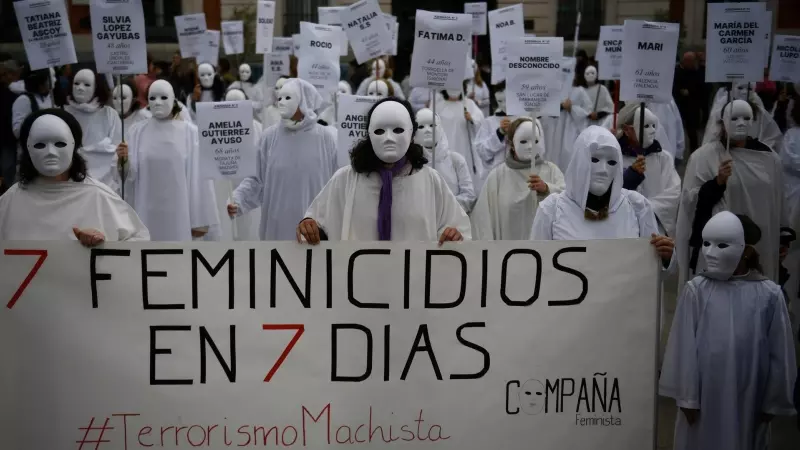 Grupos feministas se concentran por los últimos asesinatos machistas, en la Puerta del Sol de Madrid, a 25 de marzo de 2024, en Madrid (España).