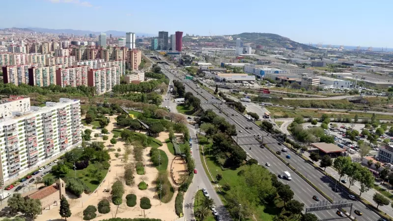 Imatge aèria d'arxiu del tram de la Granvia de l'Hospitalet on s'actuarà