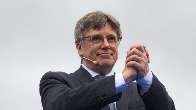 El expresidente de la Generalitat y candidato a las elecciones catalanas, Carles Puigdemont, durante un acto, a 6 de abril de 2024, en Elna (Francia).