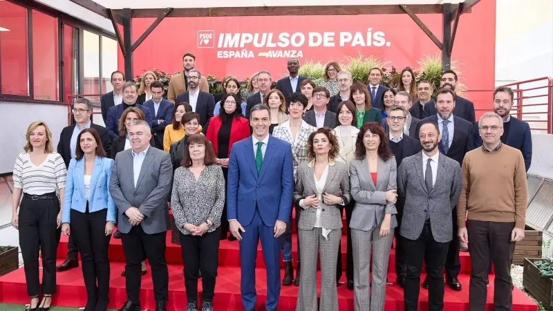 Foto de familia del PSOE, en la sede de Ferraz, a 22 de enero de 2024, en Madrid.