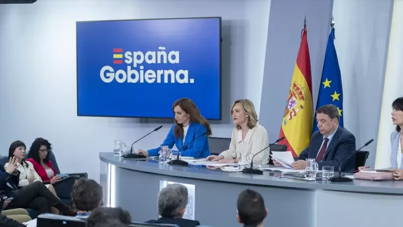 La ministra de Sanidad, Mónica García; la ministra Portavoz, de Educación, Formación Profesional y Deporte, Pilar Alegría; el ministro de Agricultura, Pesca y Alimentación, Luis Planas y la ministra de Igualdad, Ana Redondo, durante una rueda de prensa