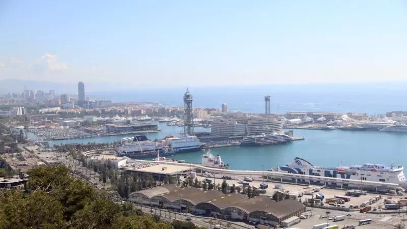 08/05/2023 - El Port de Barcelona vist des de Montjuïc.
