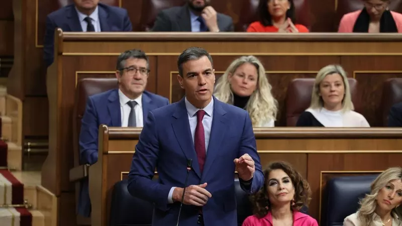 El presidente del Gobierno, Pedro Sánchez, interviene durante una sesión de control al Gobierno, en el Congreso de los Diputados, a 24 de abril de 2024