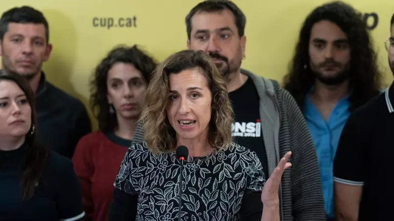 La candidata de la CUP a las elecciones catalanas, Laia Estrada en la sede del partido, a 27 de marzo de 2024.