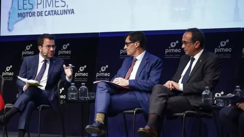 Los candidatos del PSC, Salvador Illa (c); ERC, Pere Aragonès (i) y de Junts, Josep Rull (d); durante un debate preelectoral organizado por la patronal PIMEC.